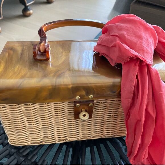 Beautiful Vintage Rattan (looks) handbag      "VINTAGE" - Picture 12 of 14